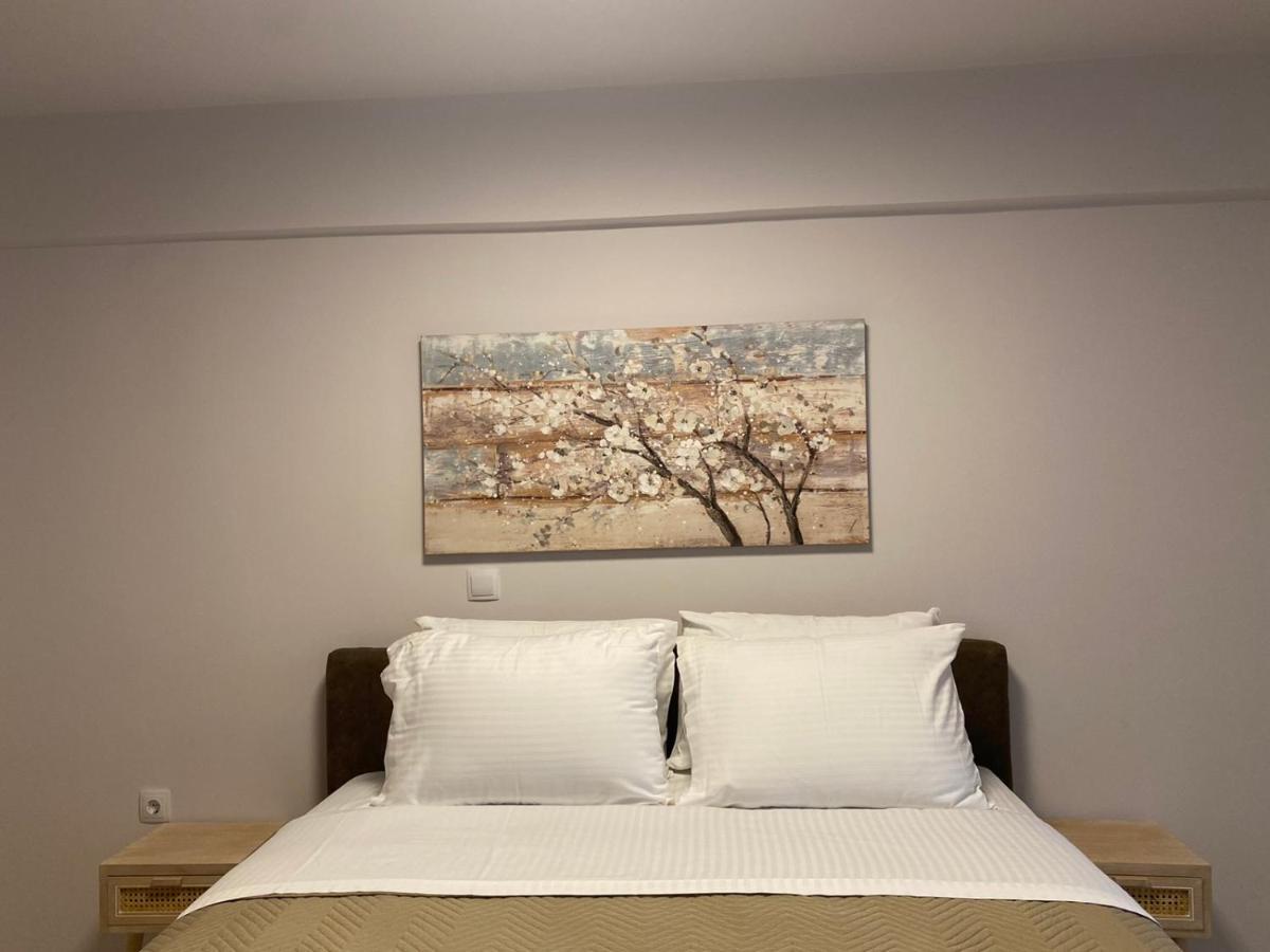 Orama Rooms 2 Kalamata Esterno foto